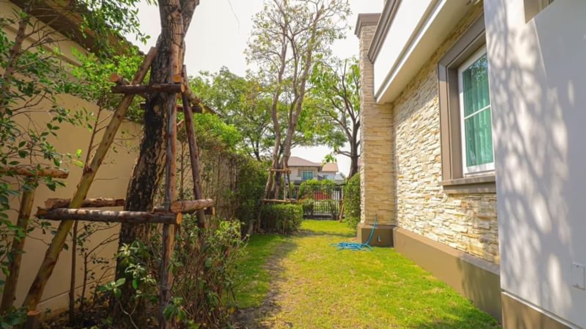 4 Bed House for Rent and Sale in Bang Na - Image 7