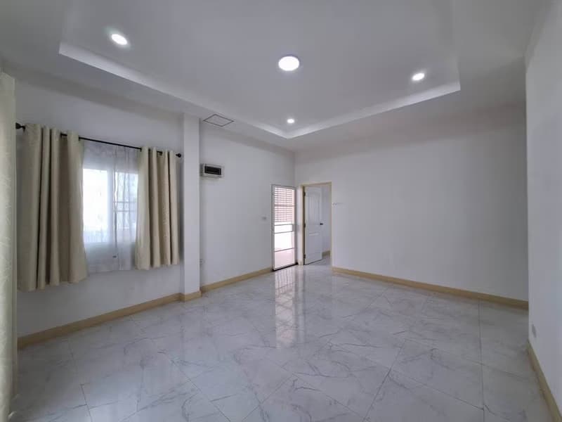 3 Bed House for Rent in Saraphi