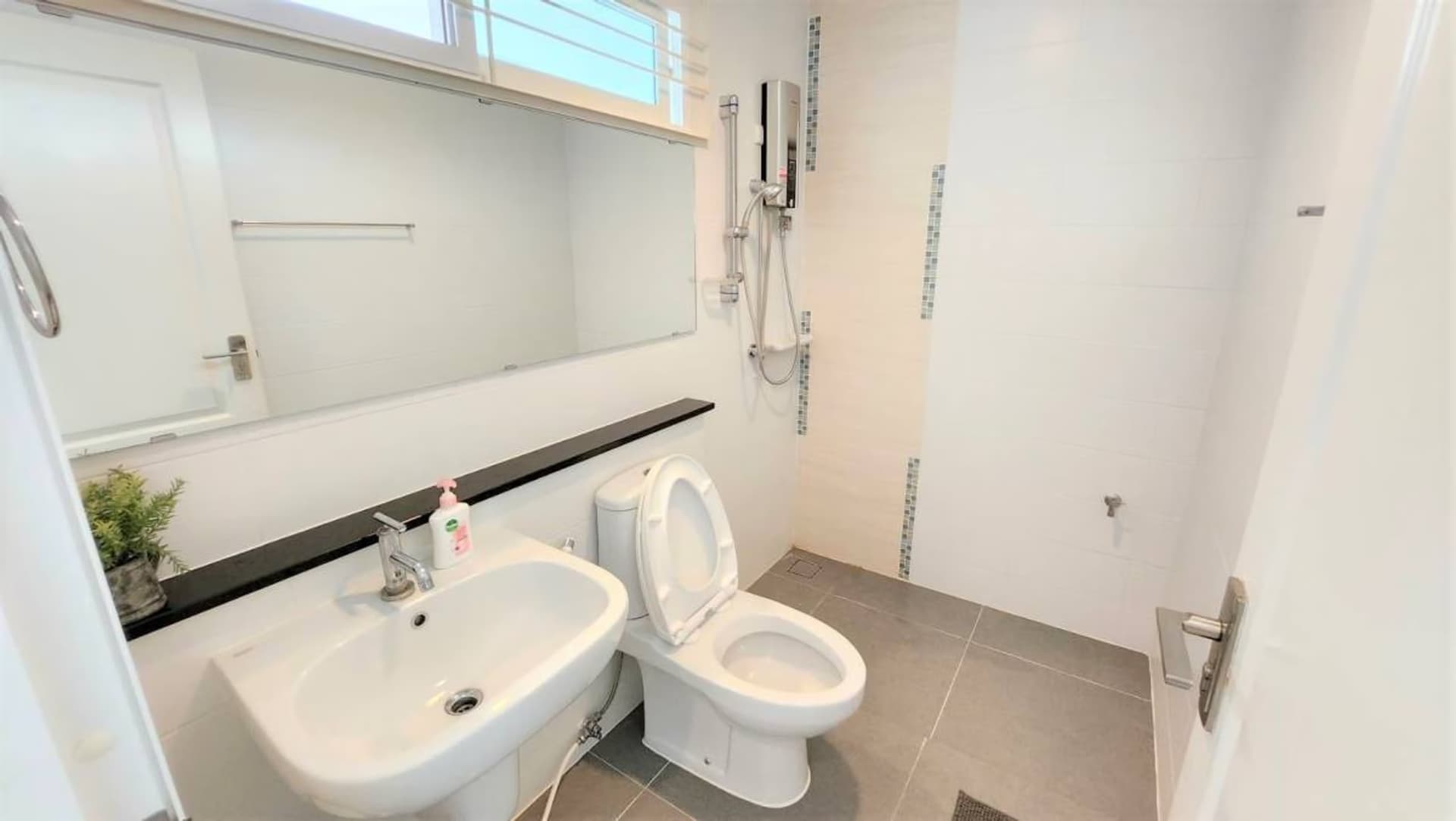 4 Bed House for Rent in Mueang Chiang Mai - Image 13