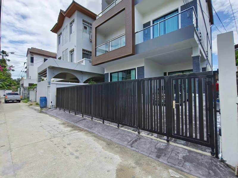 House for Rent, Sale in Watthana.