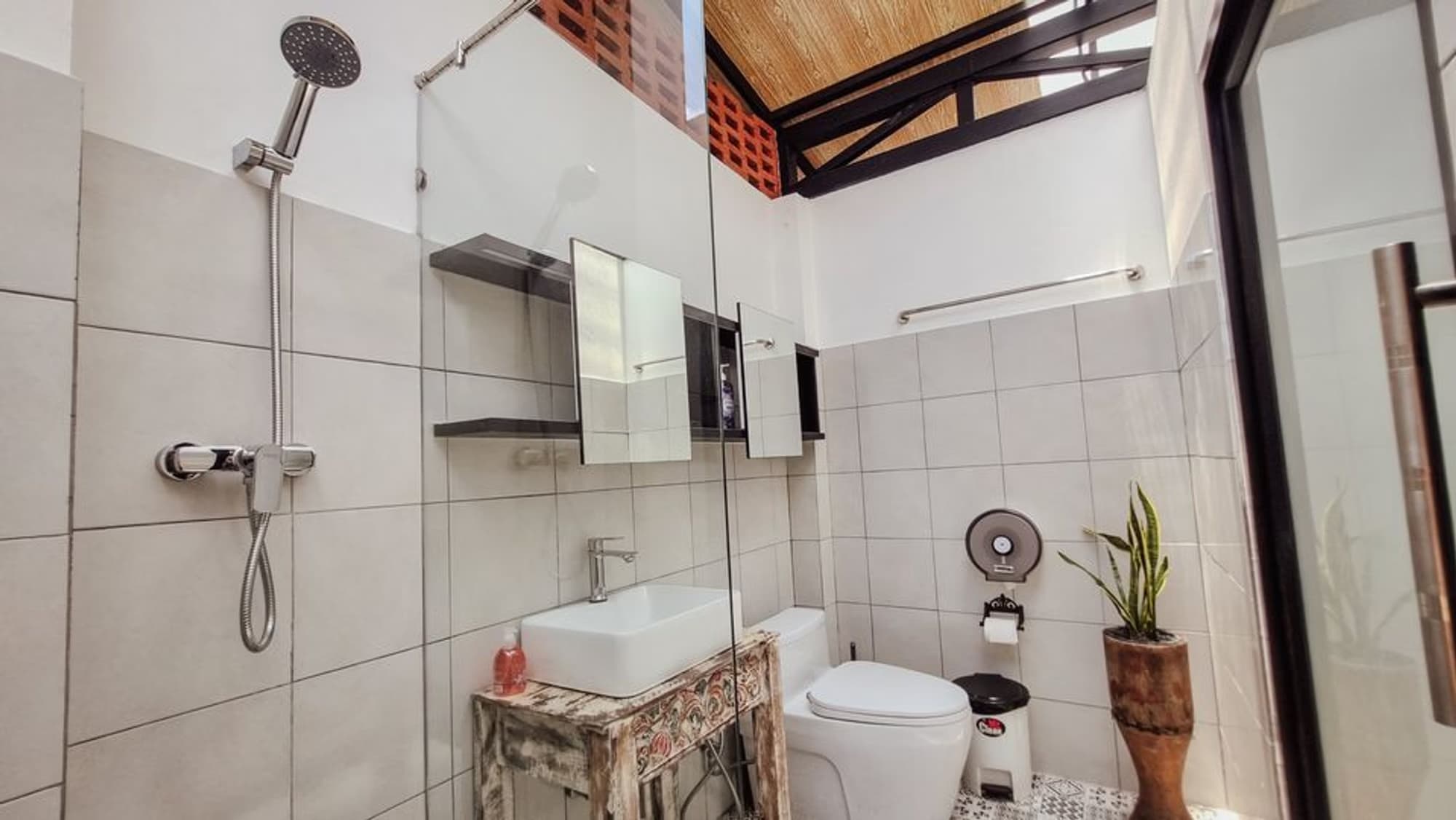 6 Bed House for Rent and Sale in Mueang Chiang Mai - Image 9