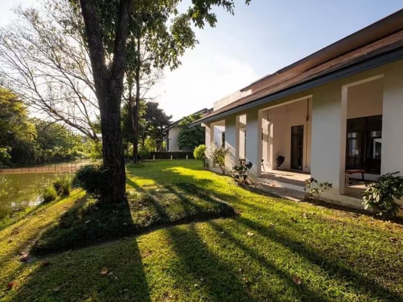 Luxury 3-bedroom lakeside home in a small community in Mae Rim