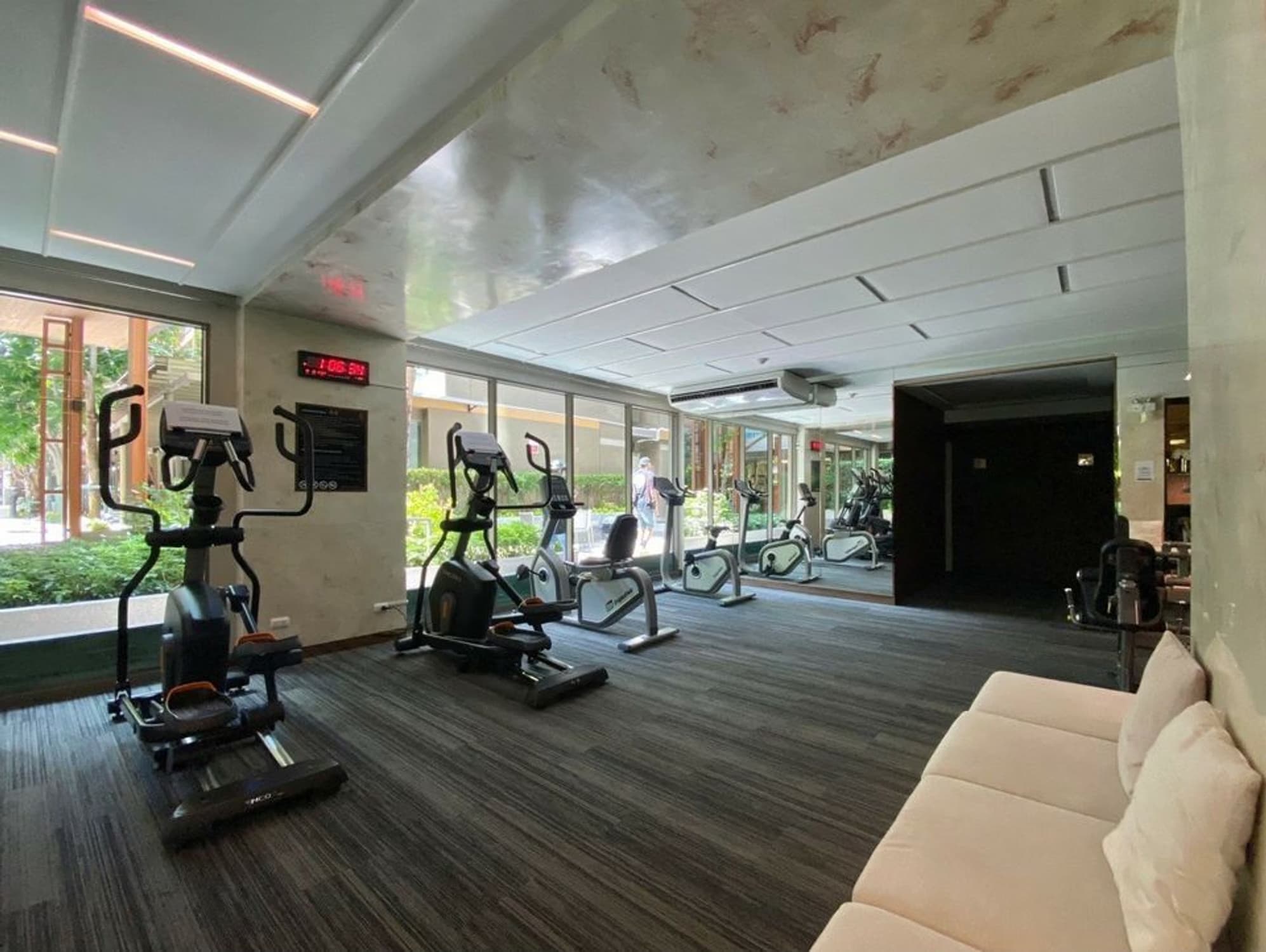 1 Bed Condo for Sale in Din Daeng - Image 6