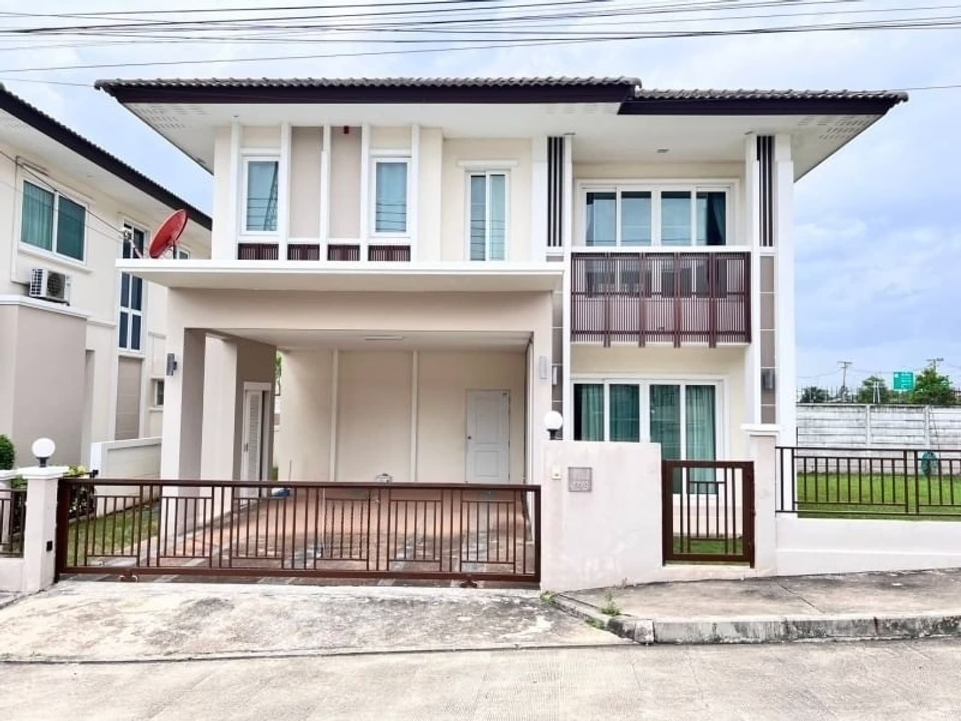 3 Bed House for Rent in San Sai - Image 1