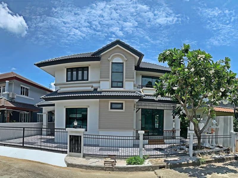 5 Bedroom House