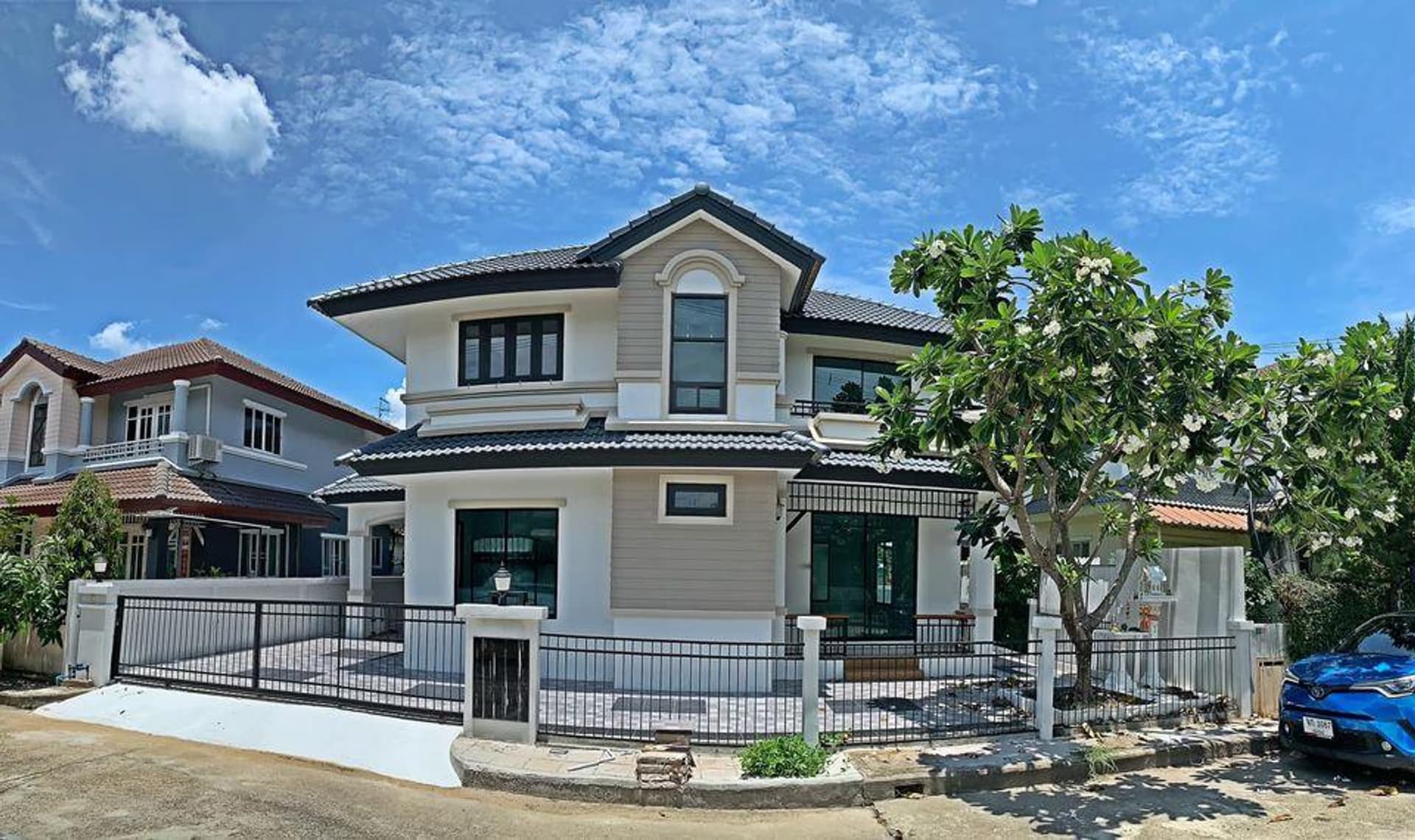 5 Bedroom House - Image 1