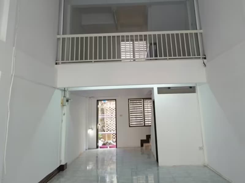 3 Bedroom Commercial