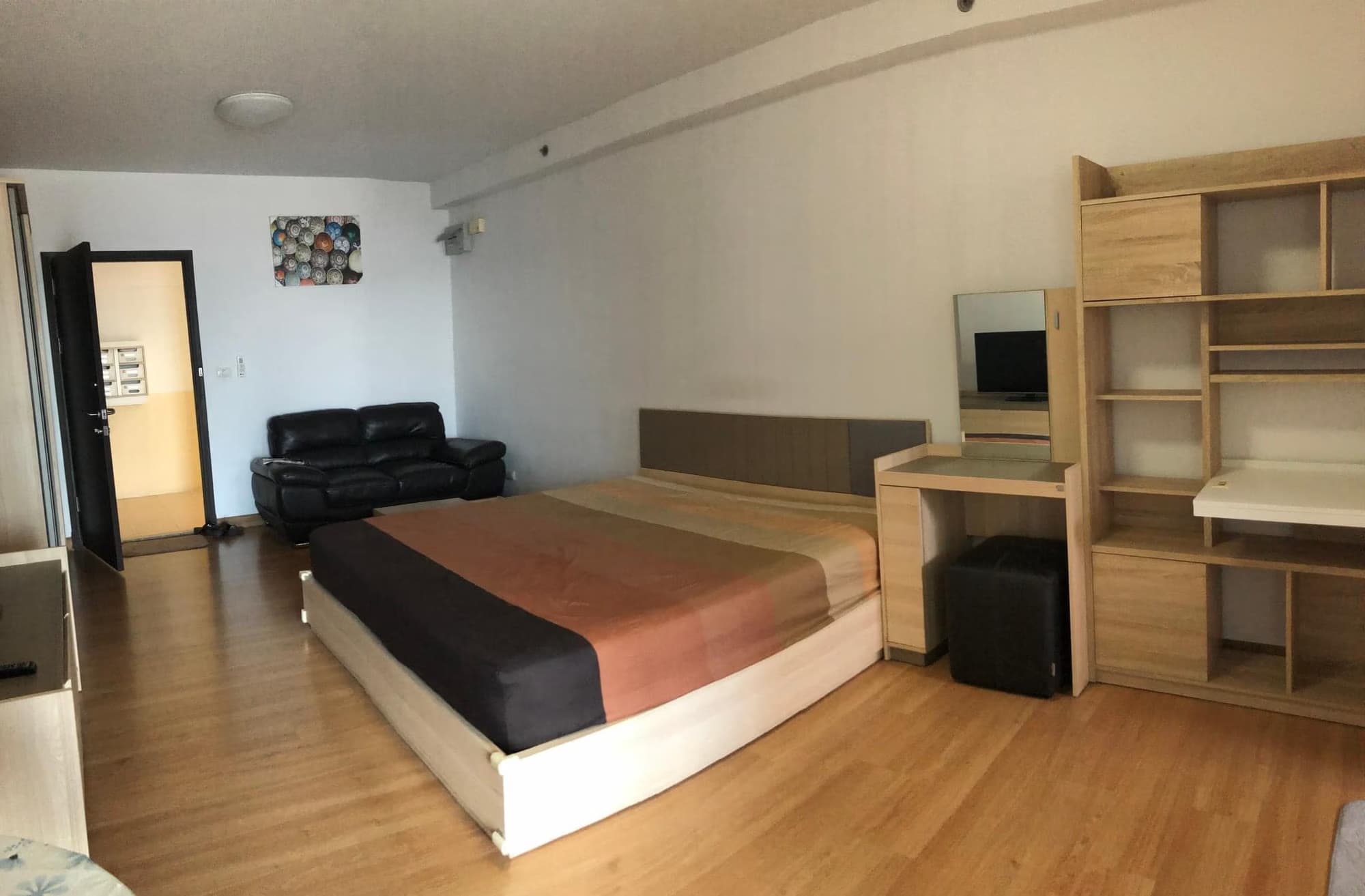 undefined Bed Condo for Rent in Huai Khwang - Image 1