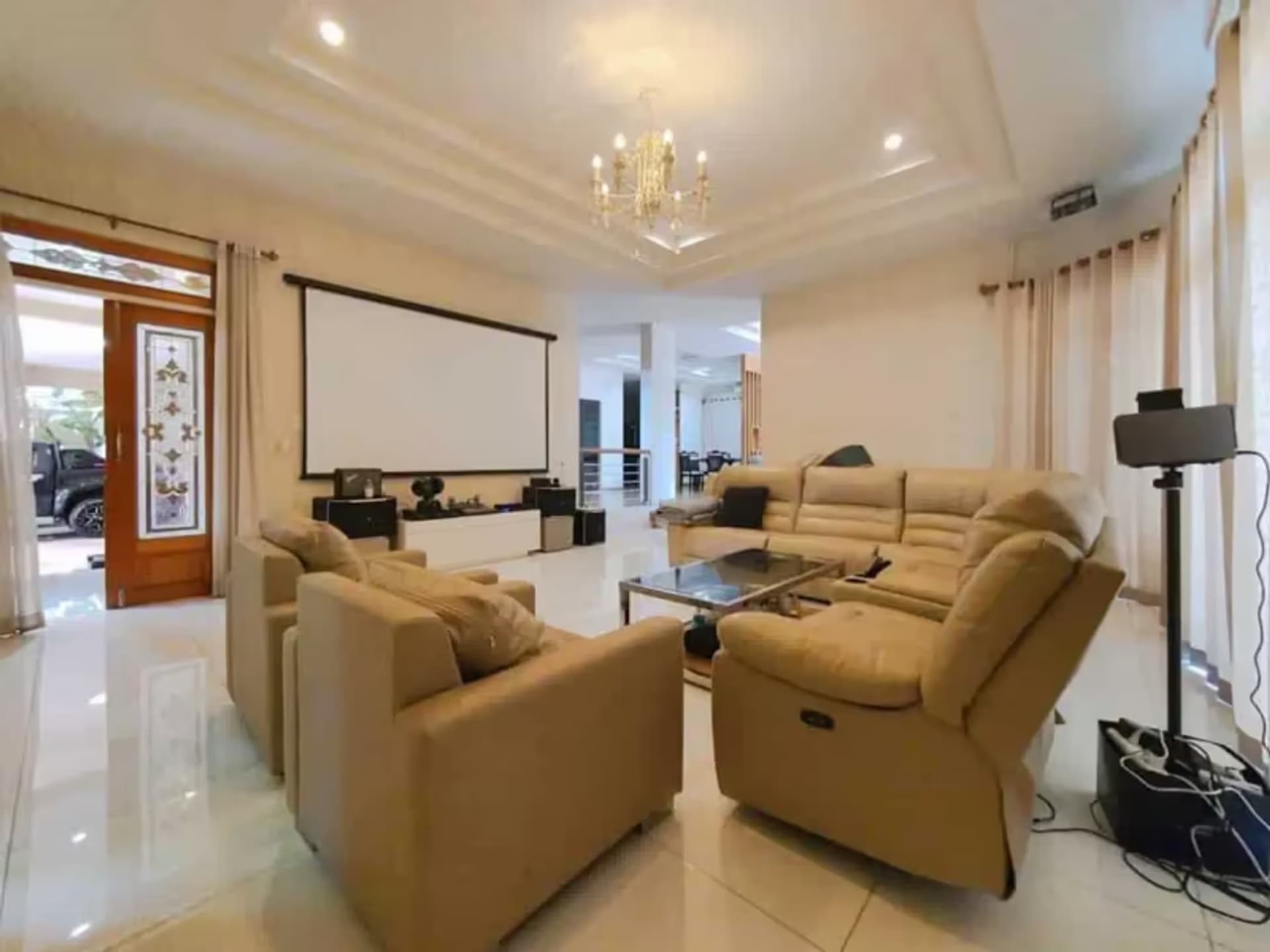 5 Bedroom House - Image 7