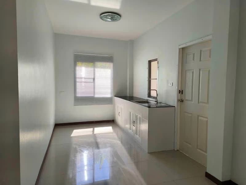 4 Bed House for Rent in Saraphi