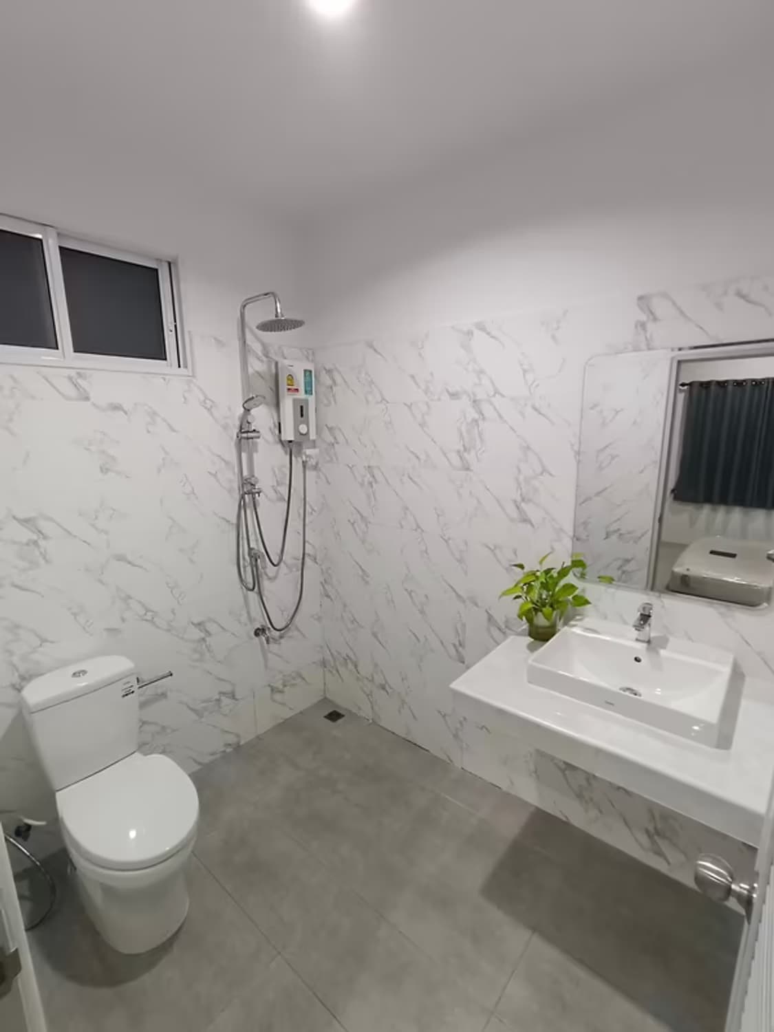 2 Bedroom House - Image 4