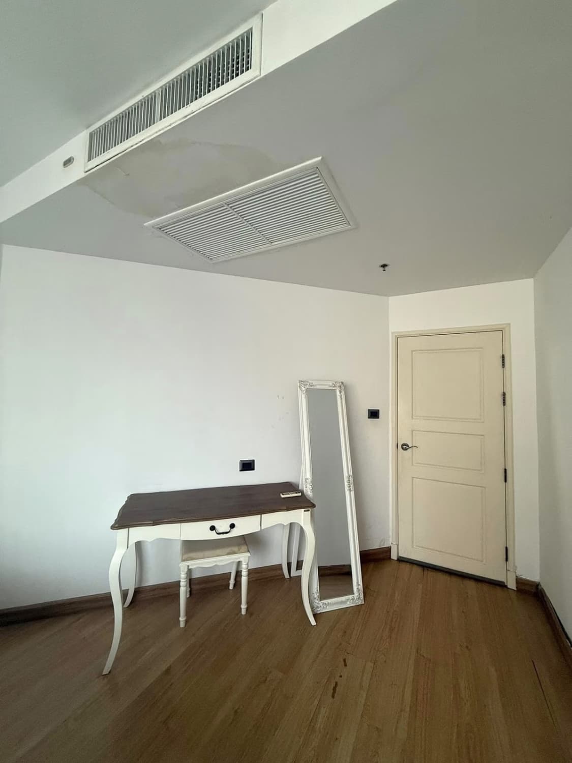 2 卧室 公寓 用于 出租和出售 在 Huai Khwang - Image 8