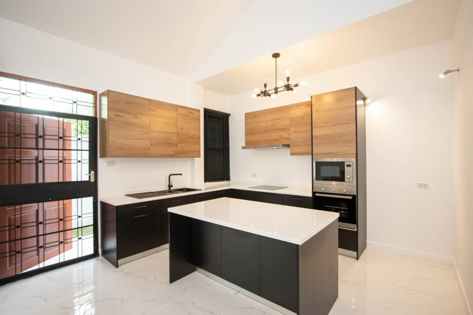 2 Bed House for Rent in Mueang Chiang Mai - Image 5