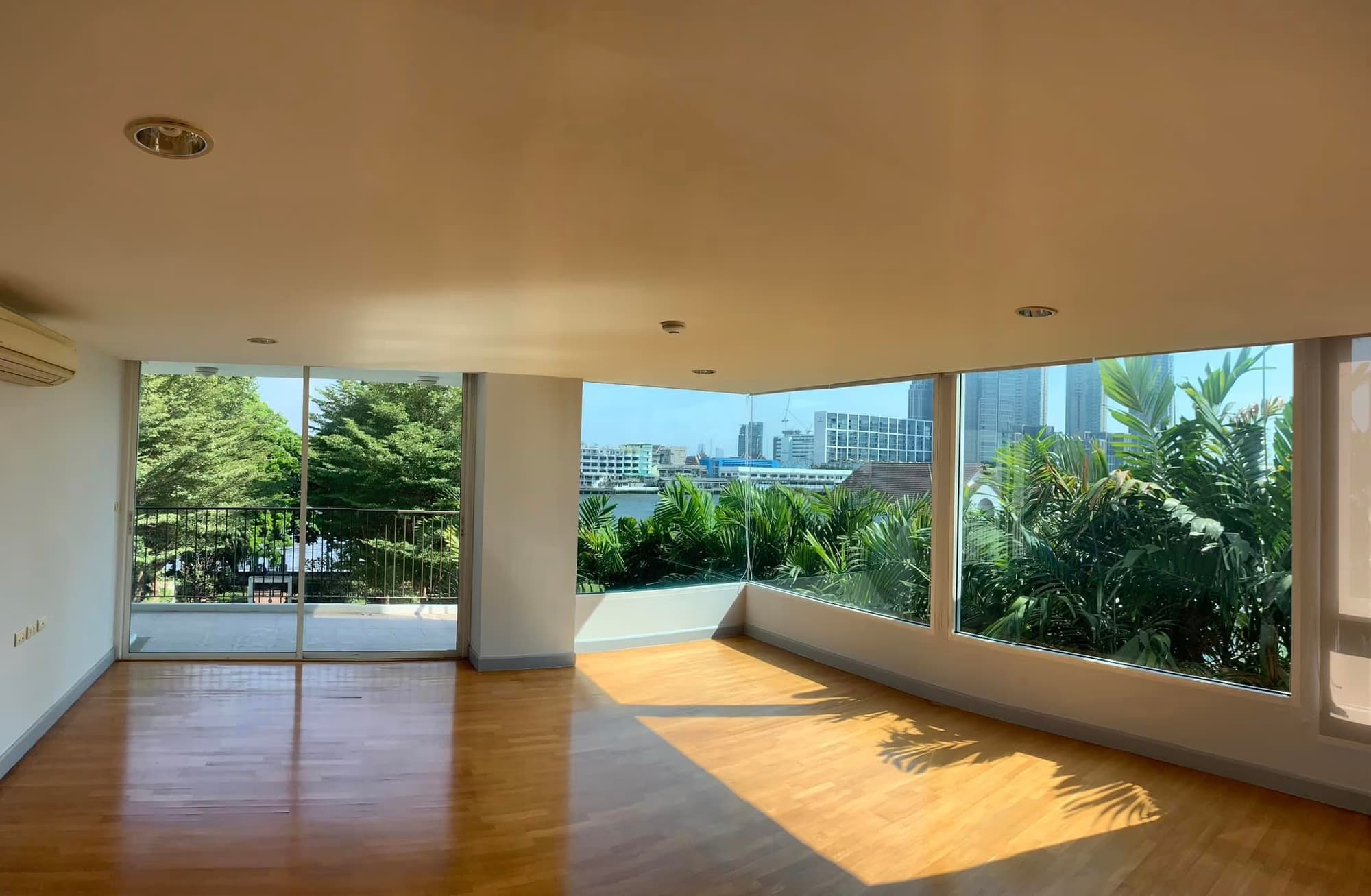 Condo for Sale at The Fine At River - Image 4