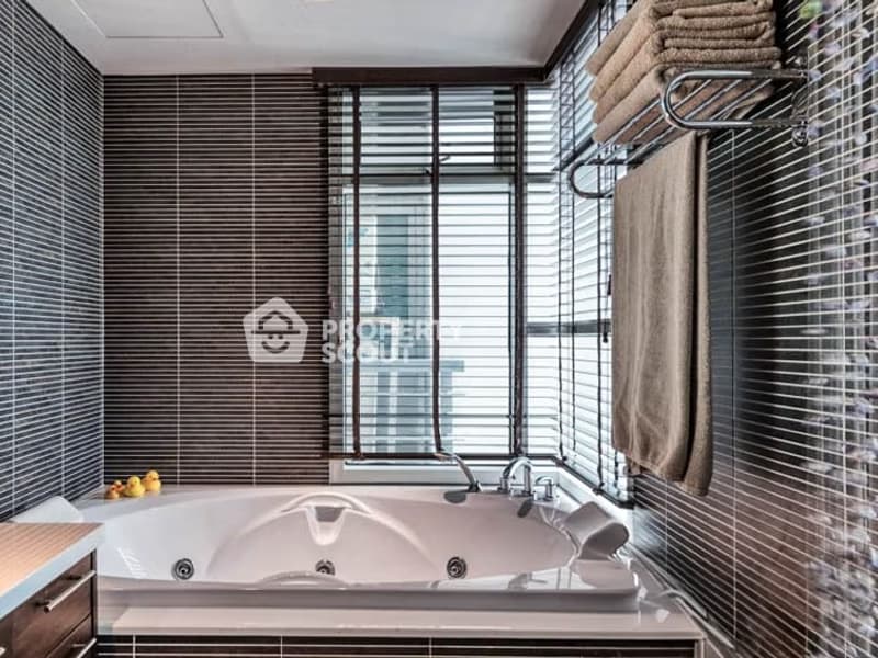 3 Bed Condo for Rent and Sale in Watthana