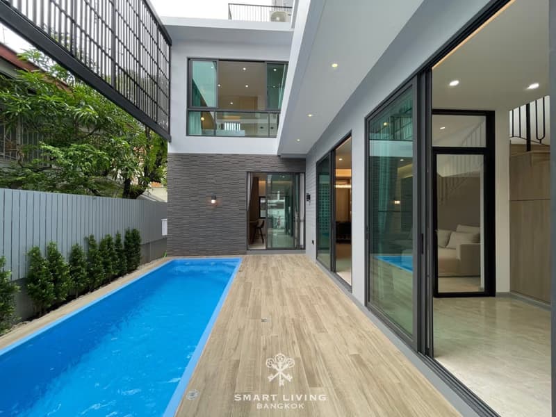 4 Bed House for Rent in Watthana