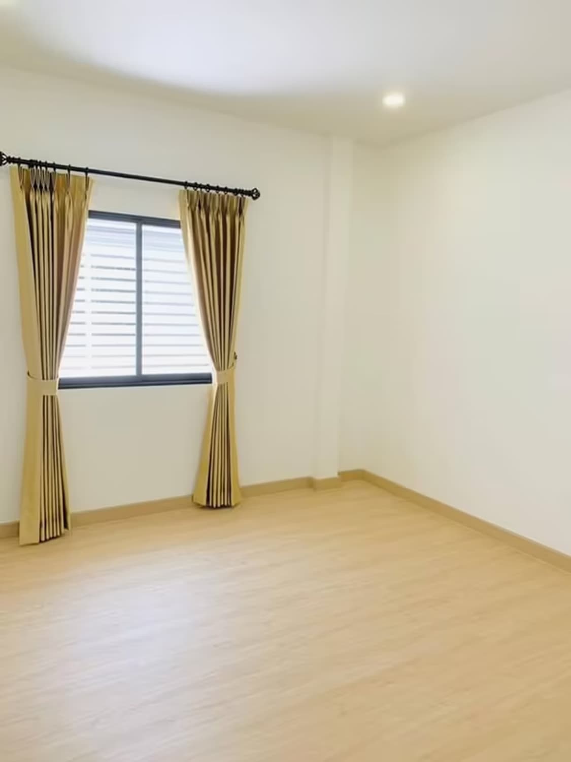 4 Bedroom House - Image 14