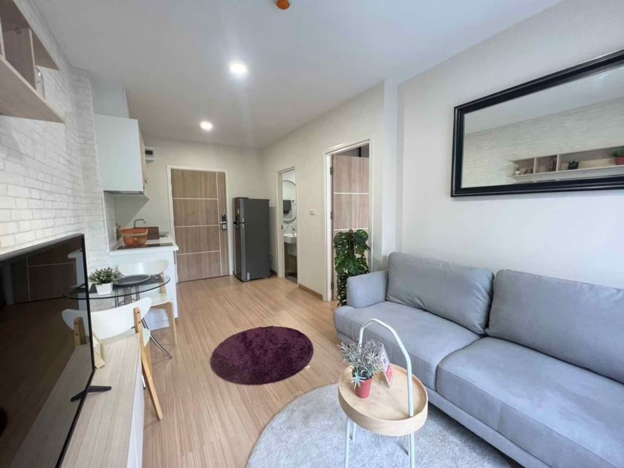 Condo for Rent at The Fore Condo - Image 1