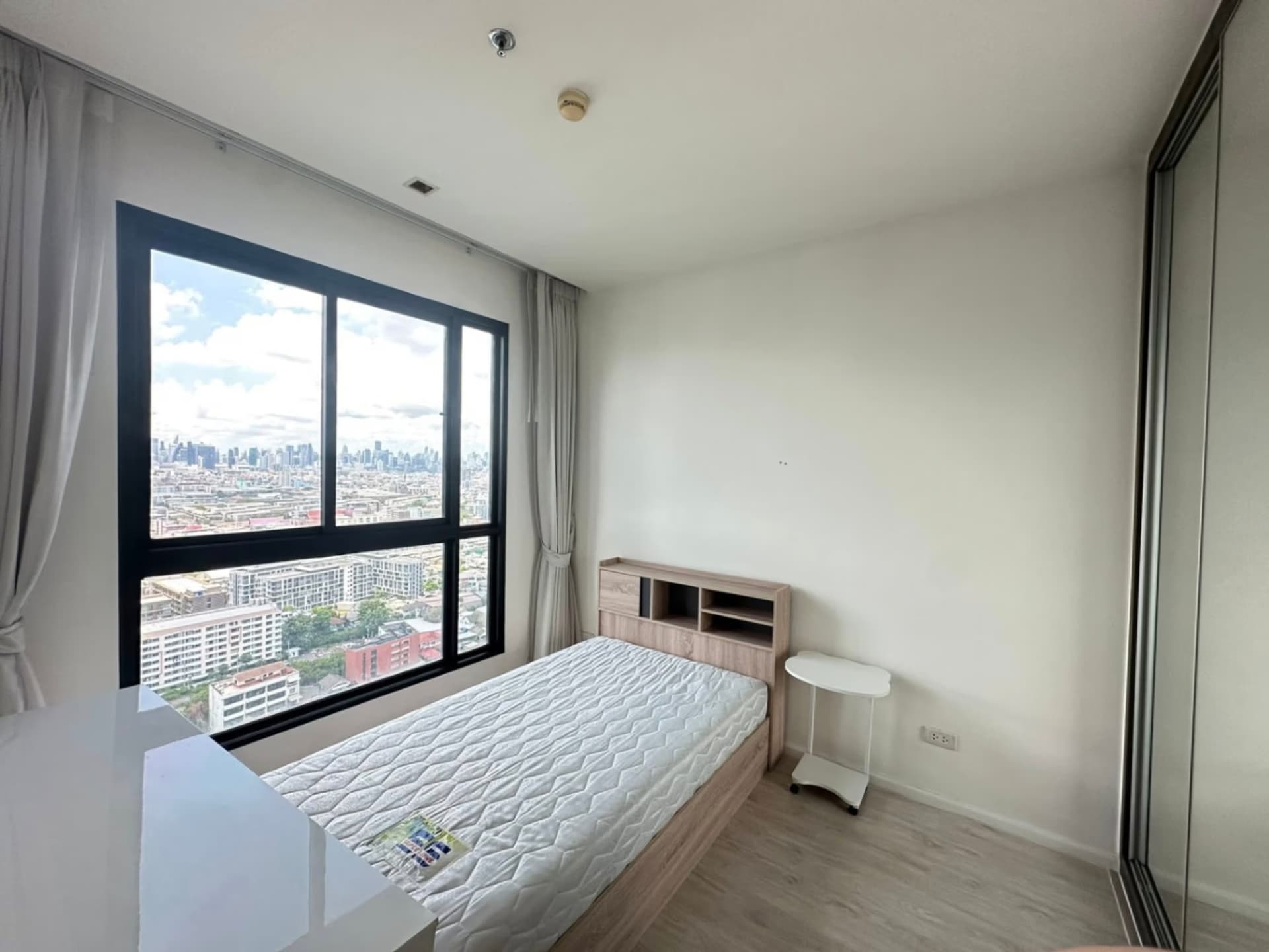 2 Bed Condo for Rent in Din Daeng - Image 4