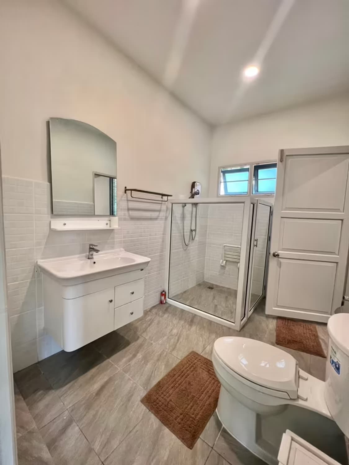 4 Bedroom House - Image 4