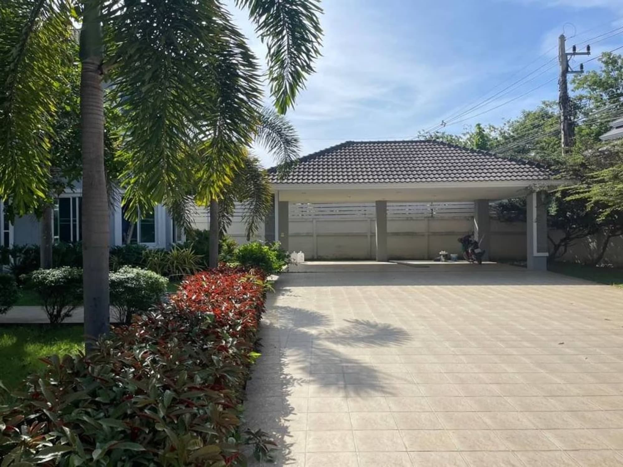 6 Bed House for Rent in San Sai - Image 2