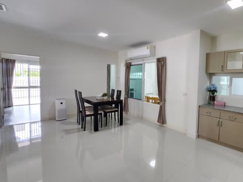 4 Bed House for Rent in Mueang Chiang Mai