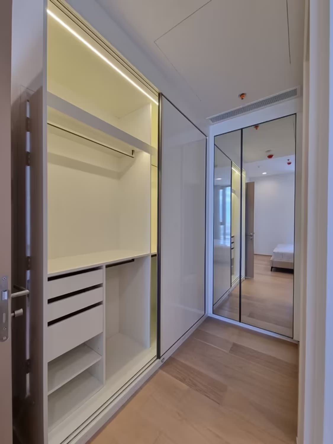  ANIL Sathorn 12 - Image 7