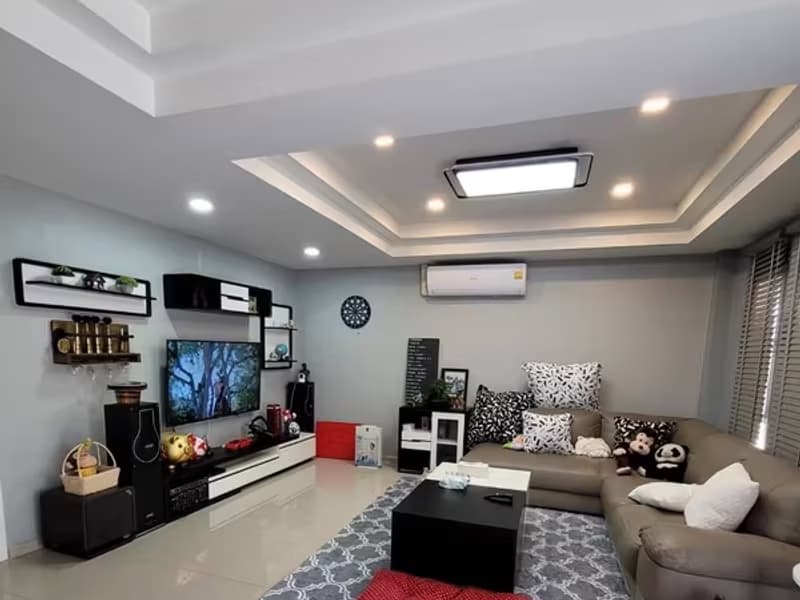 7 Bedroom House