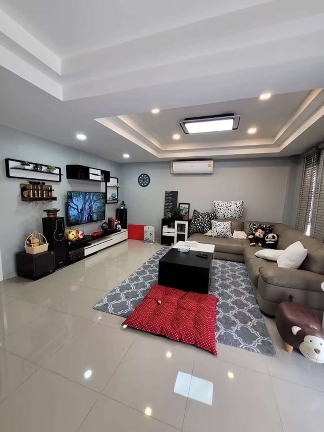 7 Bedroom House - Image 5