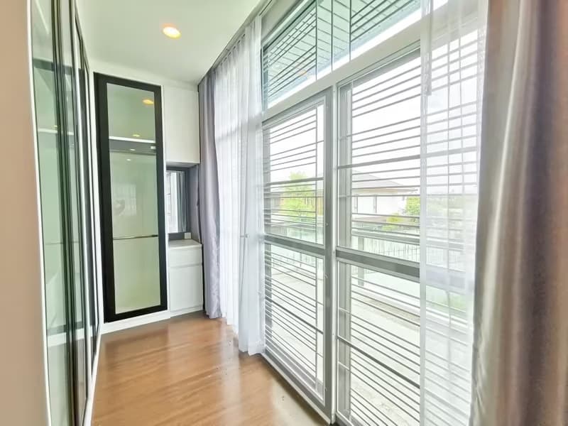  Setthasiri Pattanakarn - 4 Bed House for Sale *SETT4928