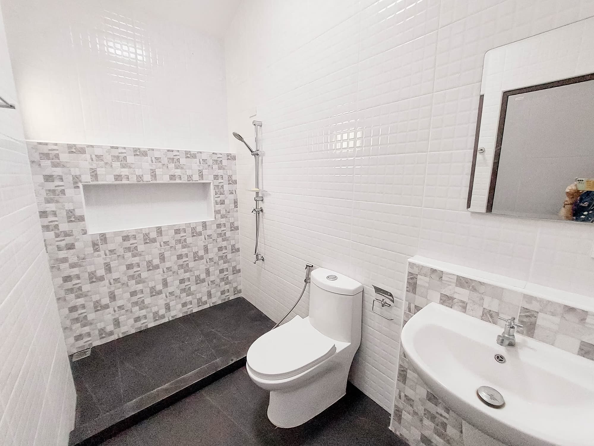 3 Bed House for Rent in Hang Dong - Image 8