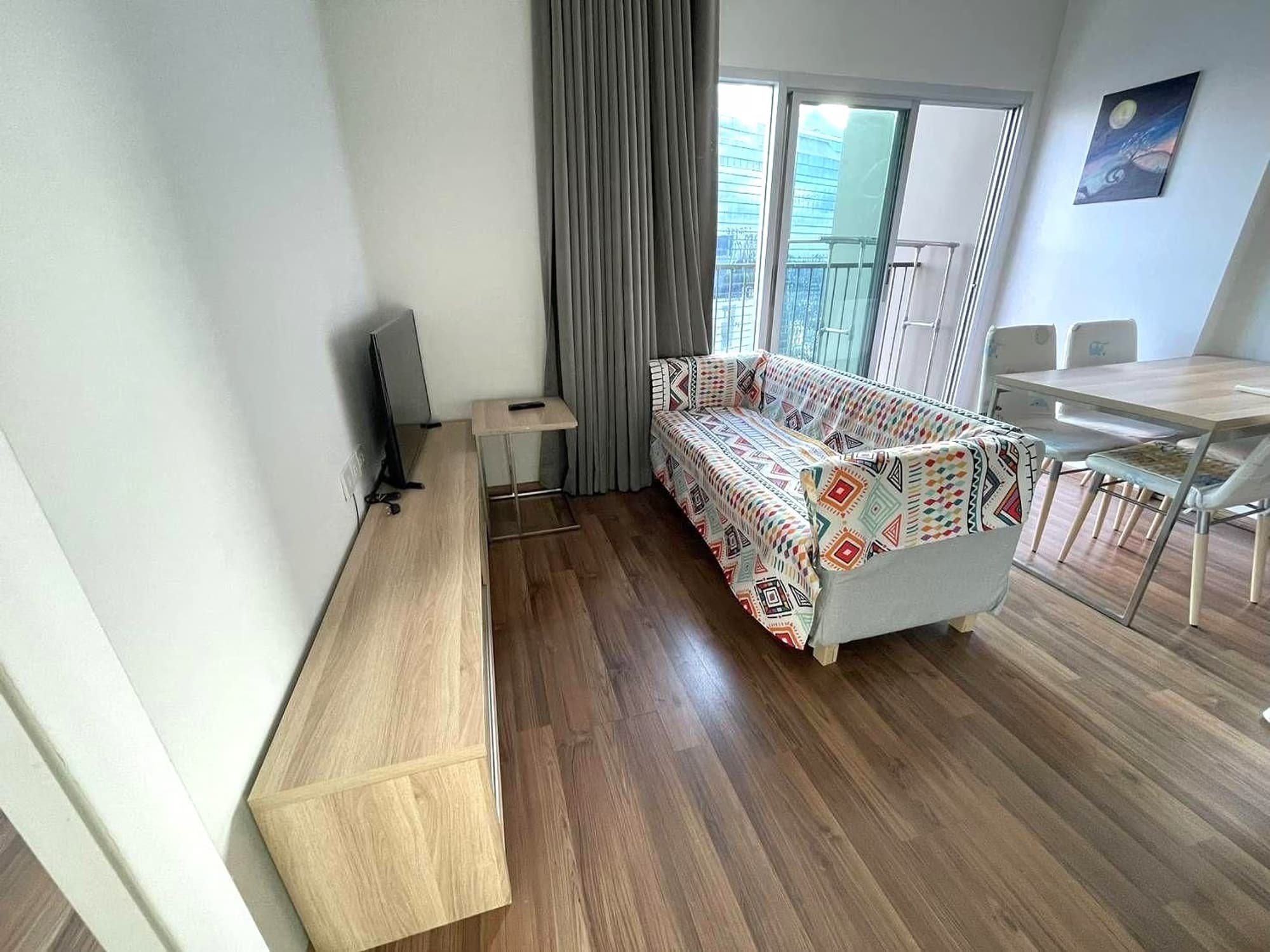 2 ห้องนอน คอนโด สำหรับ ขาย ใน Huai Khwang - Image 1