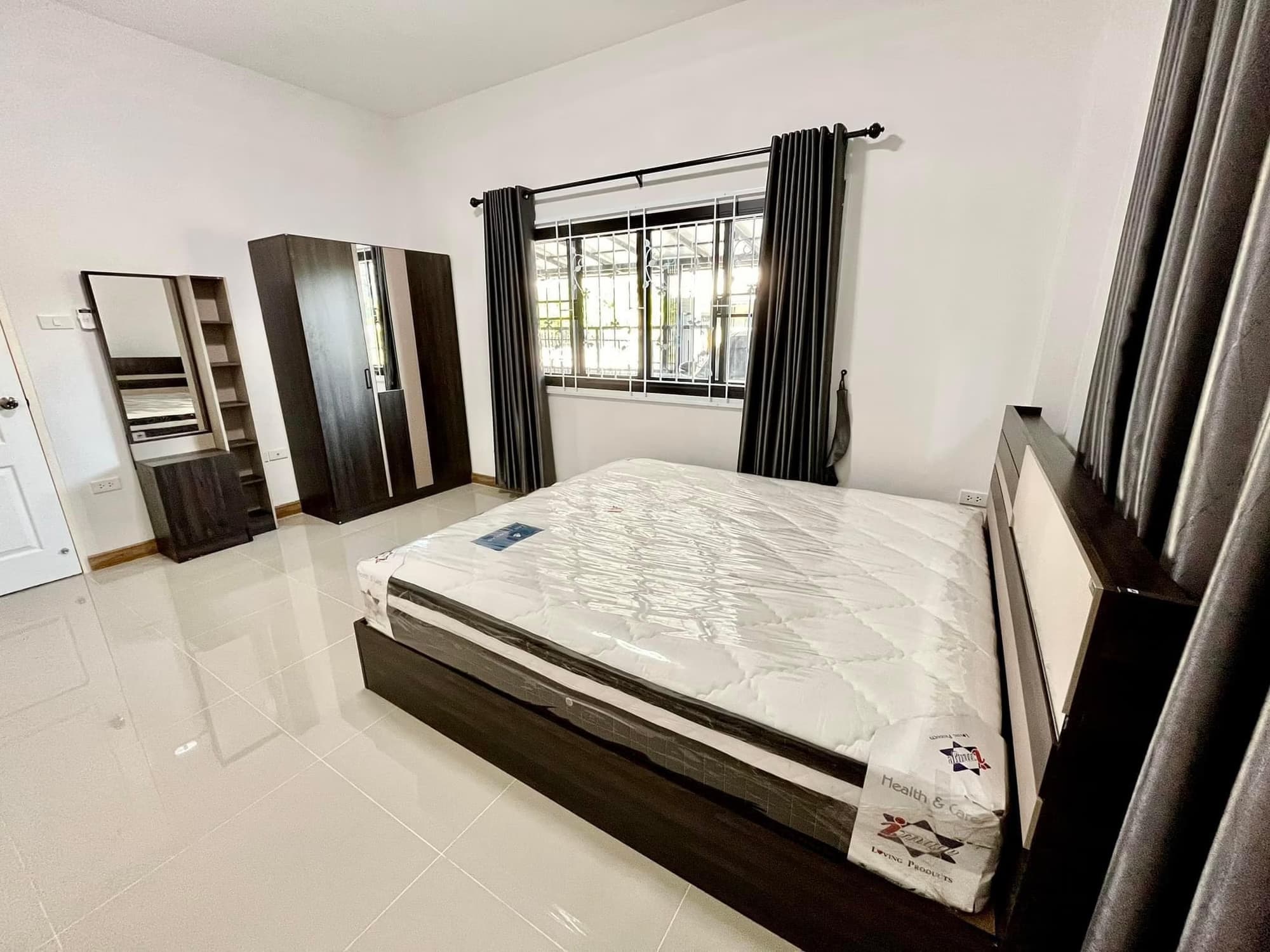 4 Bed House for Rent in Mueang Chiang Mai - Image 9