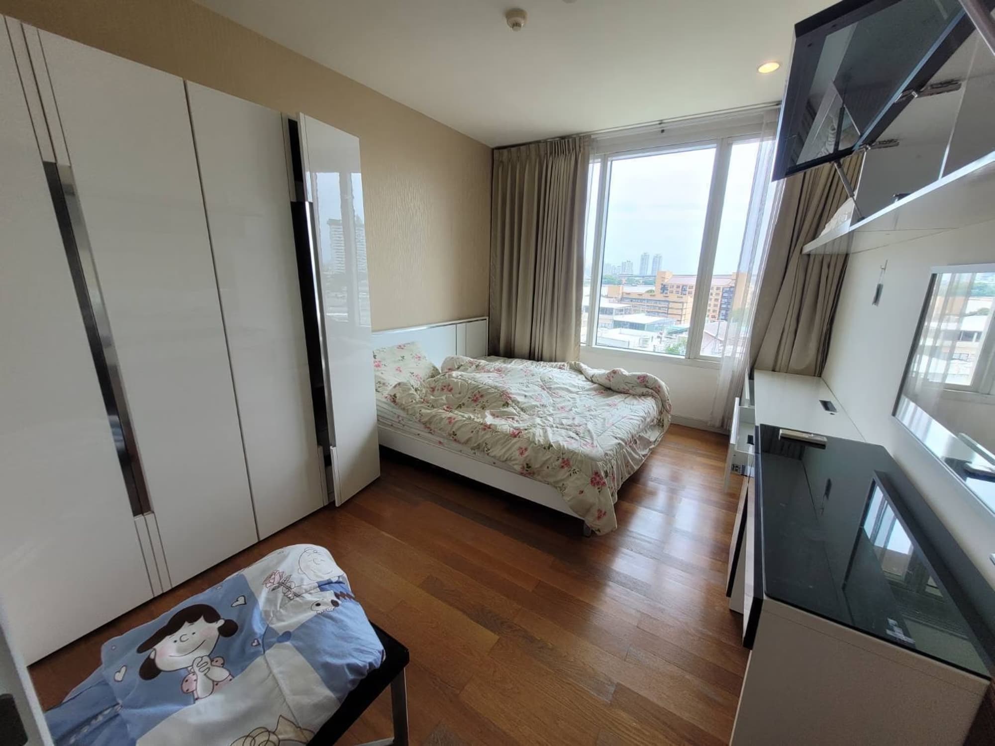 2 Bed Condo for Rent in Khlong San - Image 7