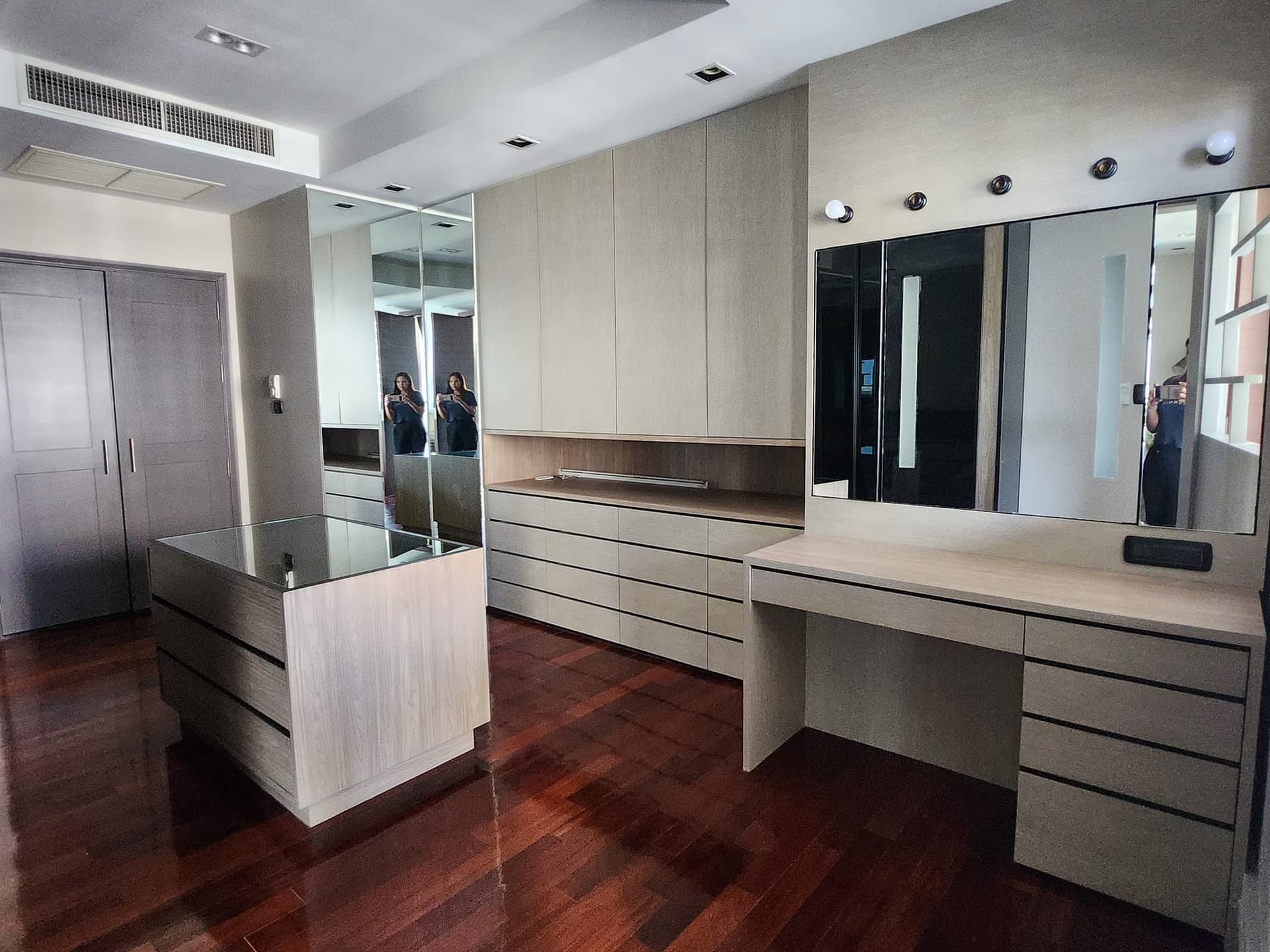 2 Bed Condo for Rent in Sathon - Image 25