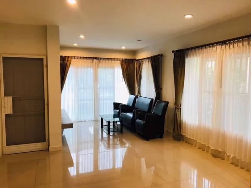 3 Bed House for Rent in Saraphi