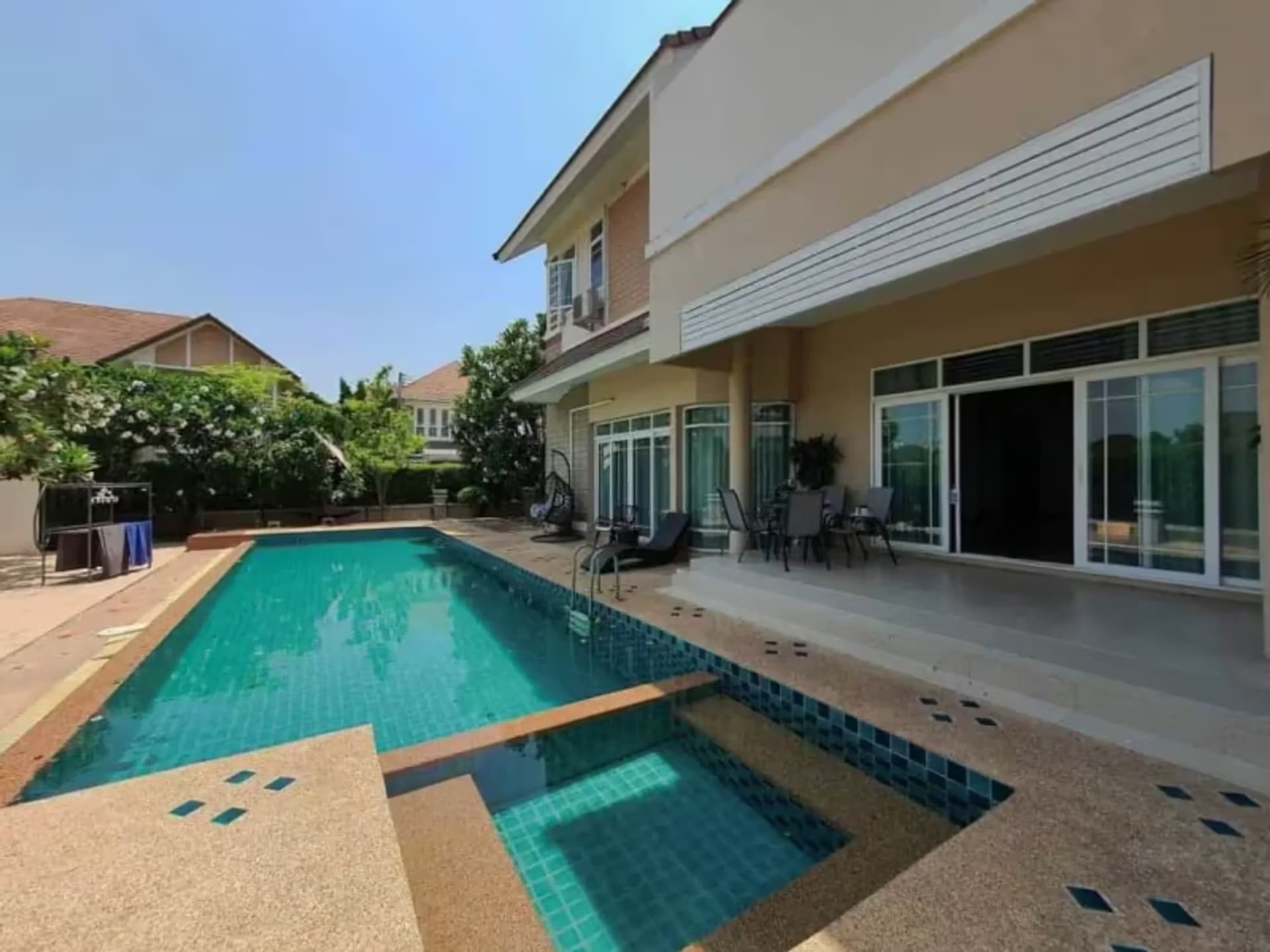 5 Bedroom House - Image 2