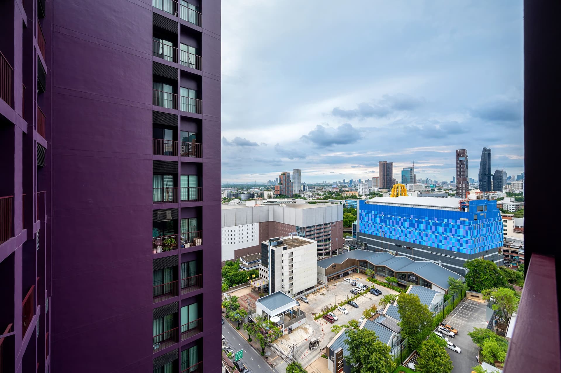 Condo for Sale at Noble Reveal - Image 32