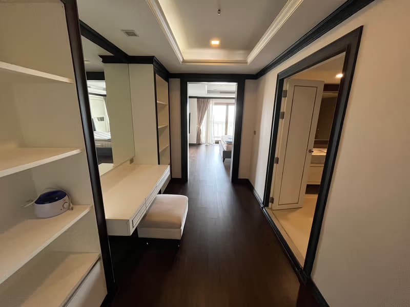 Condo for Sale at State Tower Bangkok