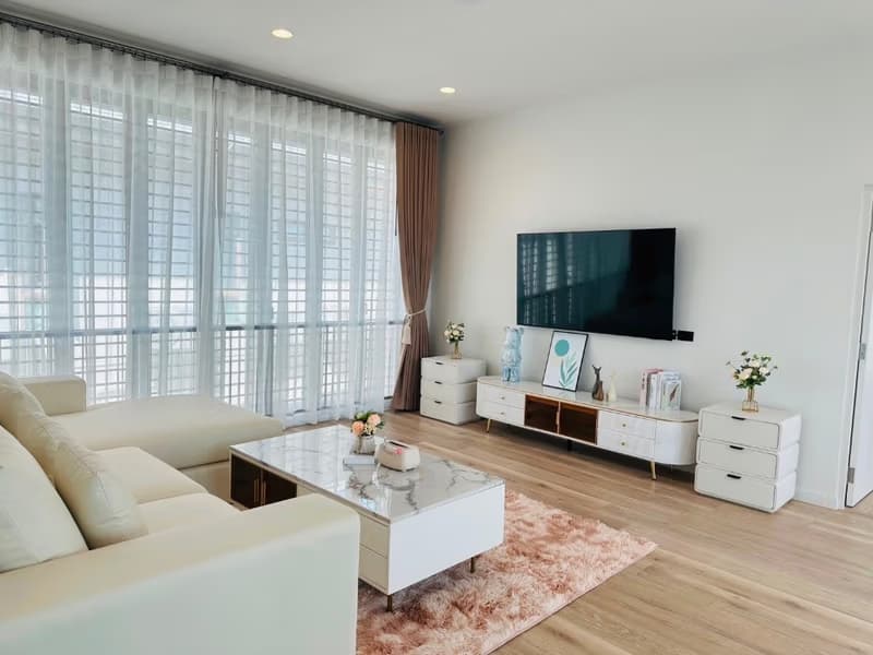 4 Bed House for Rent and Sale in Bang Kapi