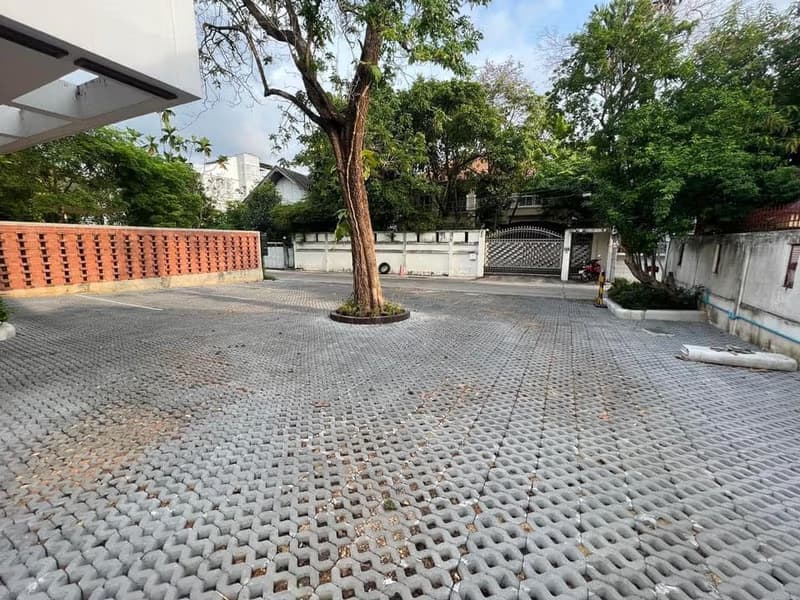 undefined Bed Commercial for Rent and Sale in Watthana