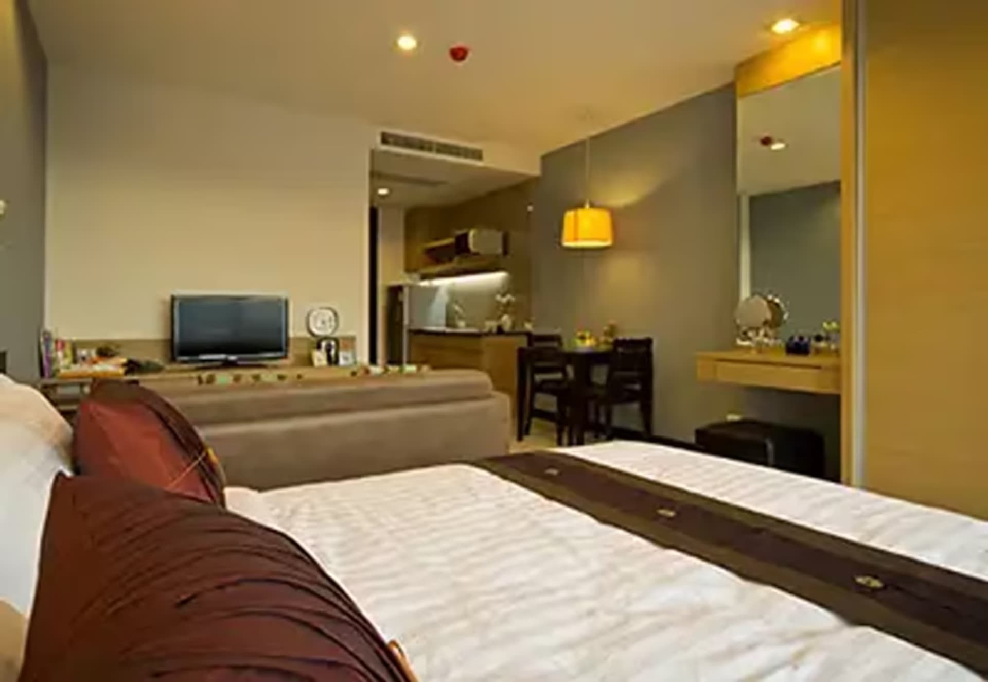 1 Bedroom Condo - Image 4