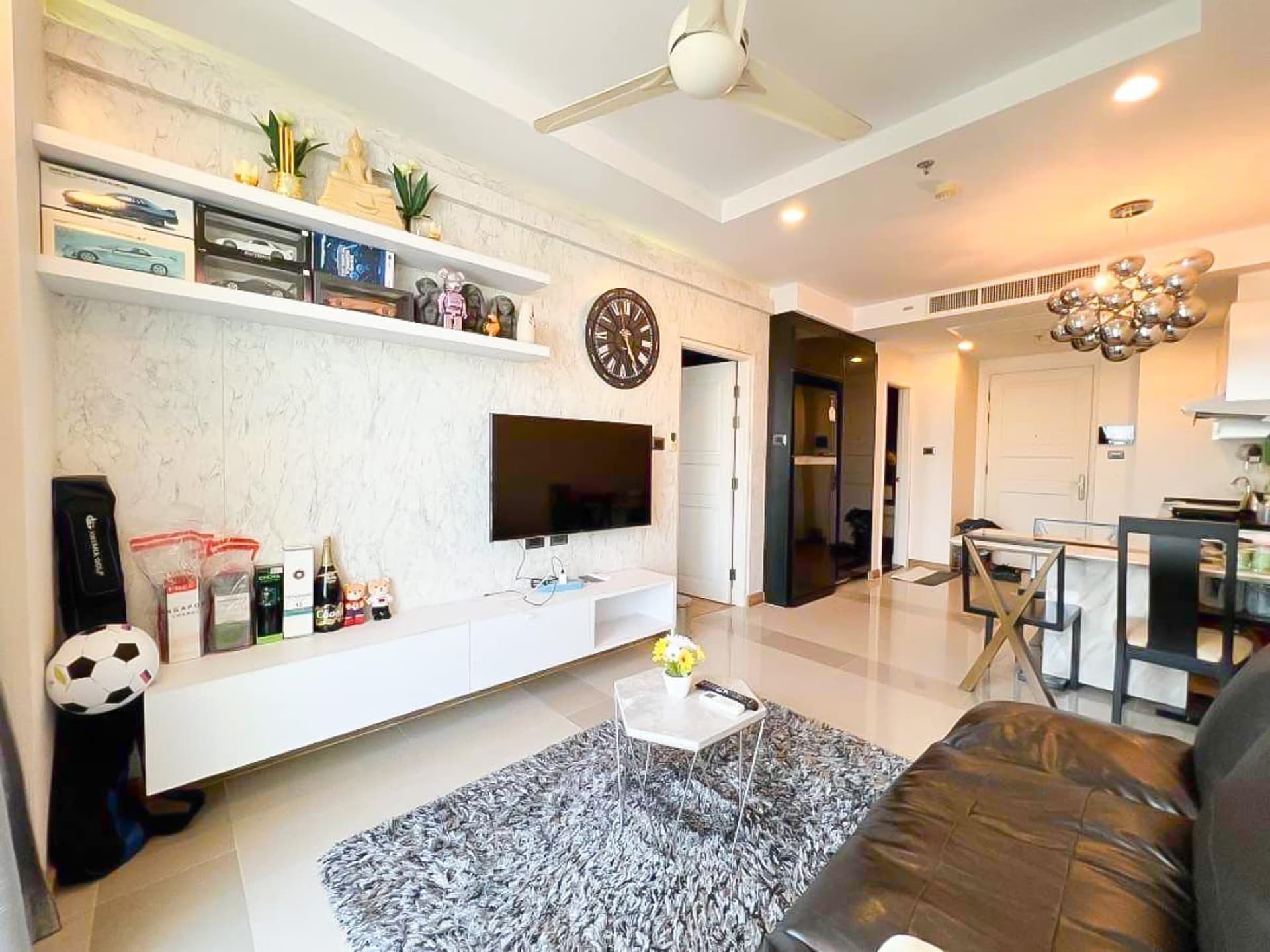 1 Bed Condo for Rent and Sale in Huai Khwang - Image 4
