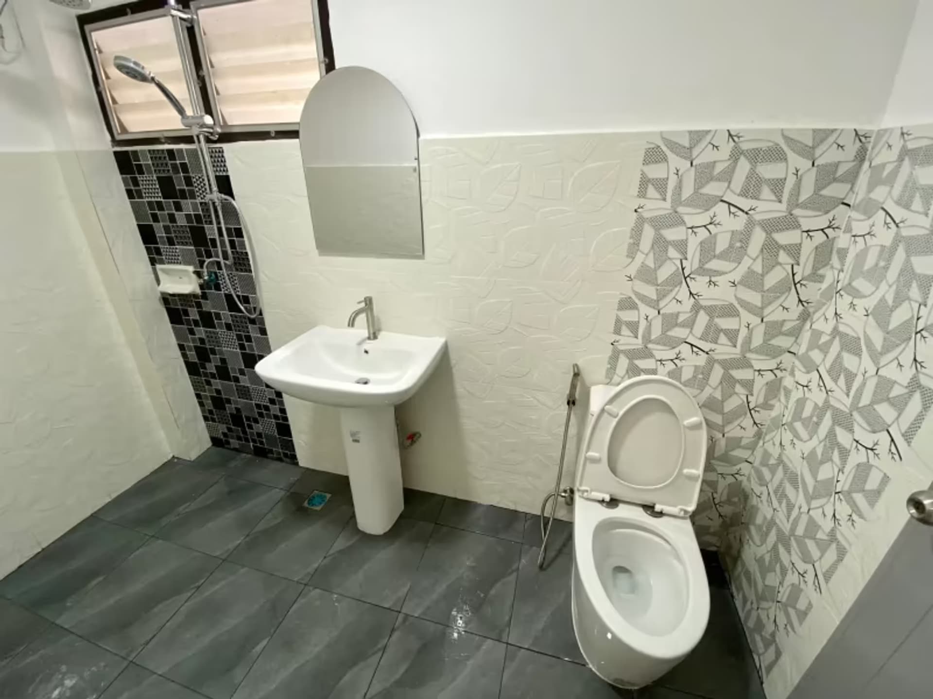 2 Bedroom House - Image 6