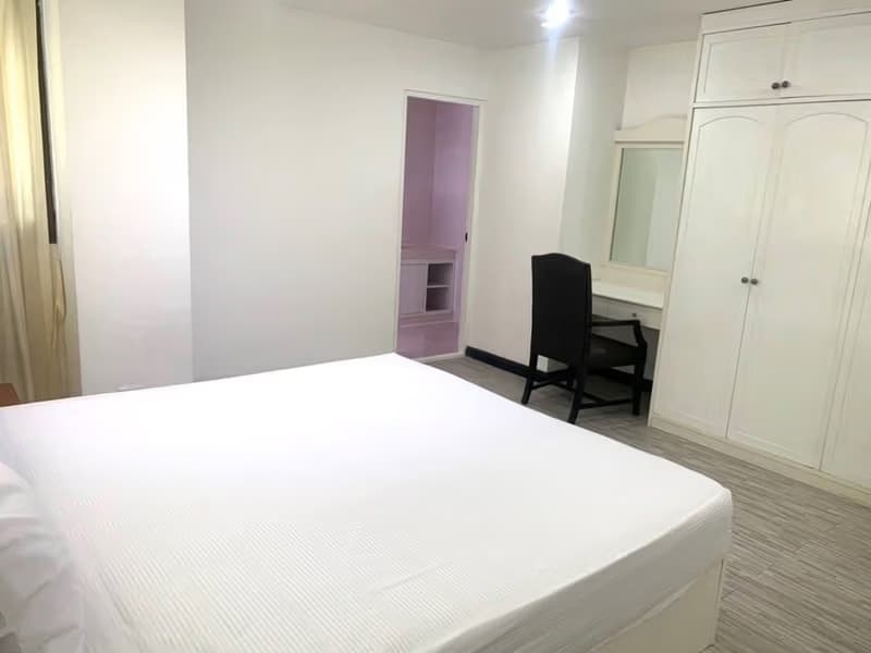 3 Bed Condo for Rent in Watthana