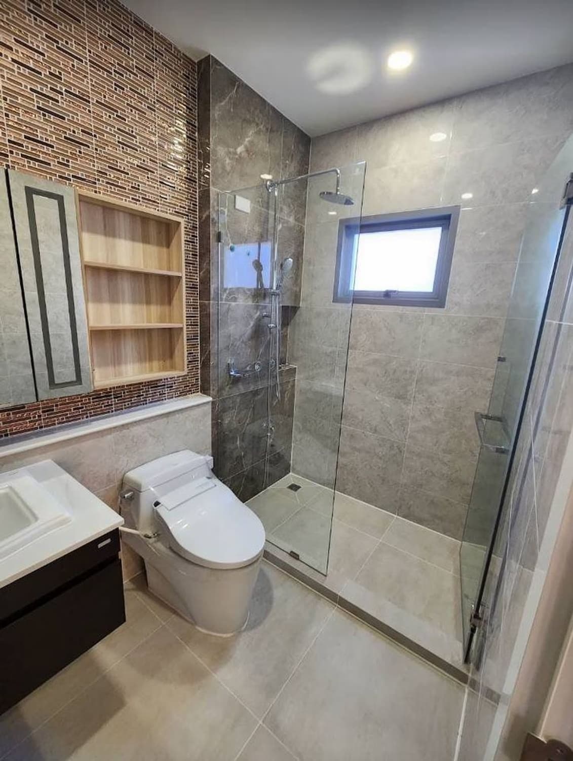 4 Bedroom House - Image 6