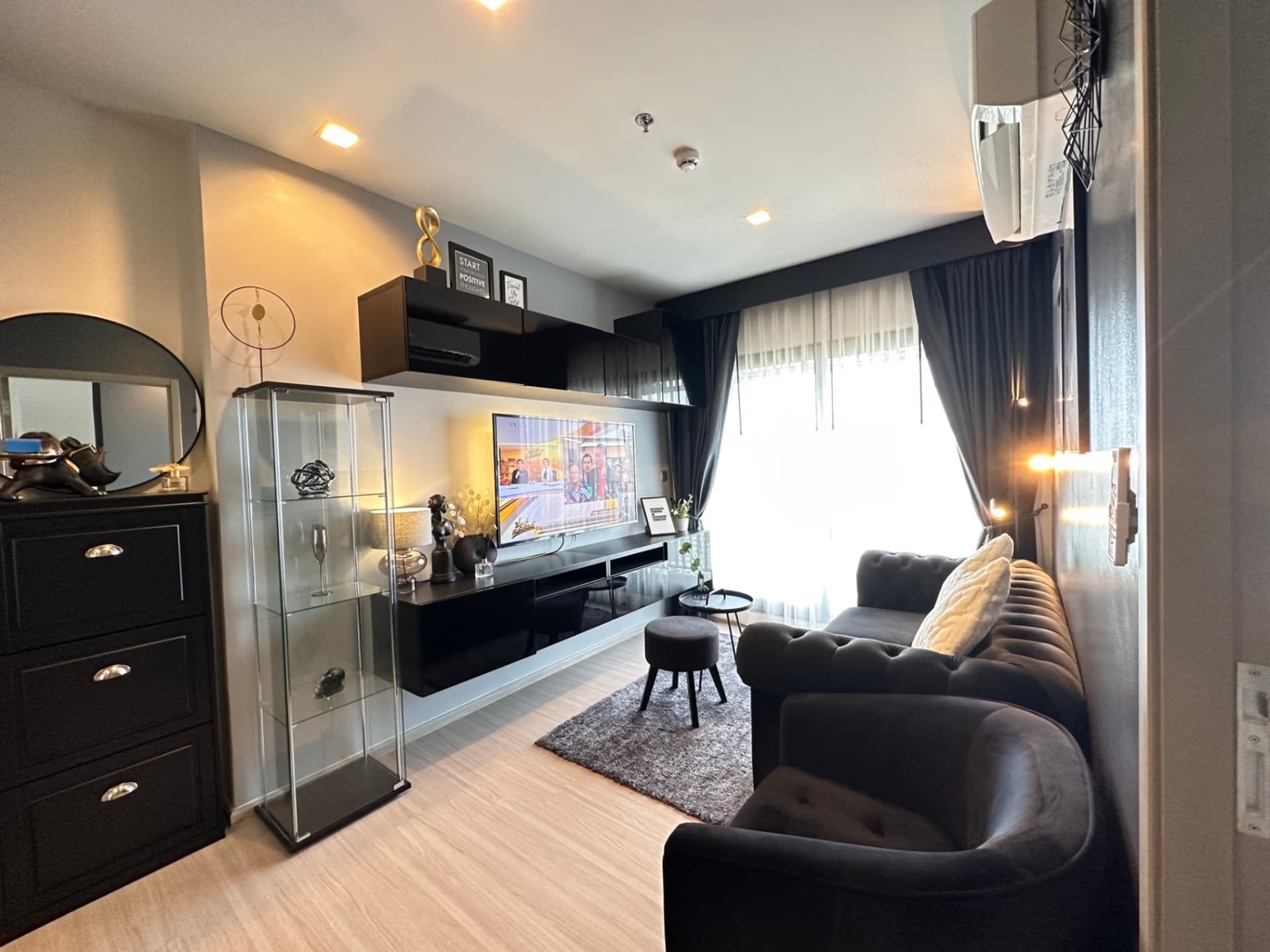1 Bed Condo for Rent in Pathum Wan - Image 1