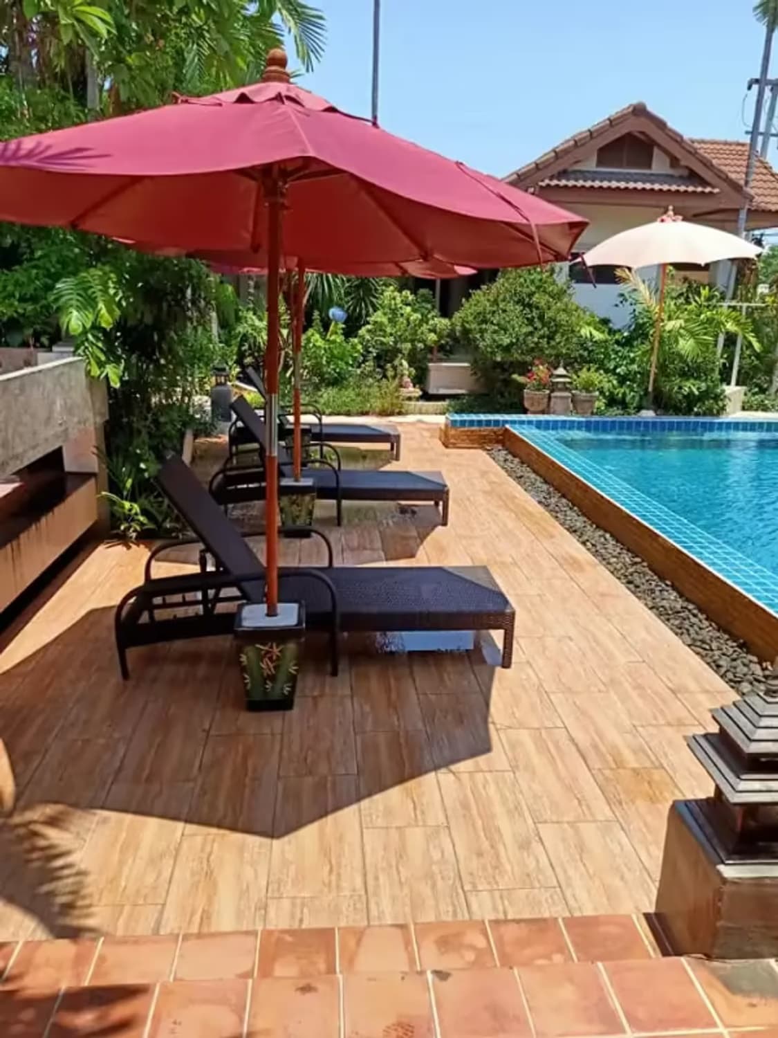 8 Bedroom House - Image 9