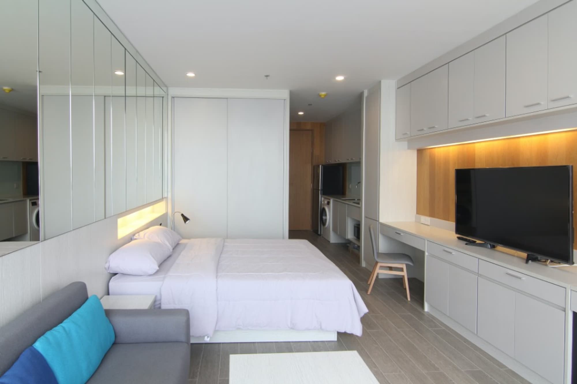 null Bed Condo for Rent  Near Surasak BTS - Image 4