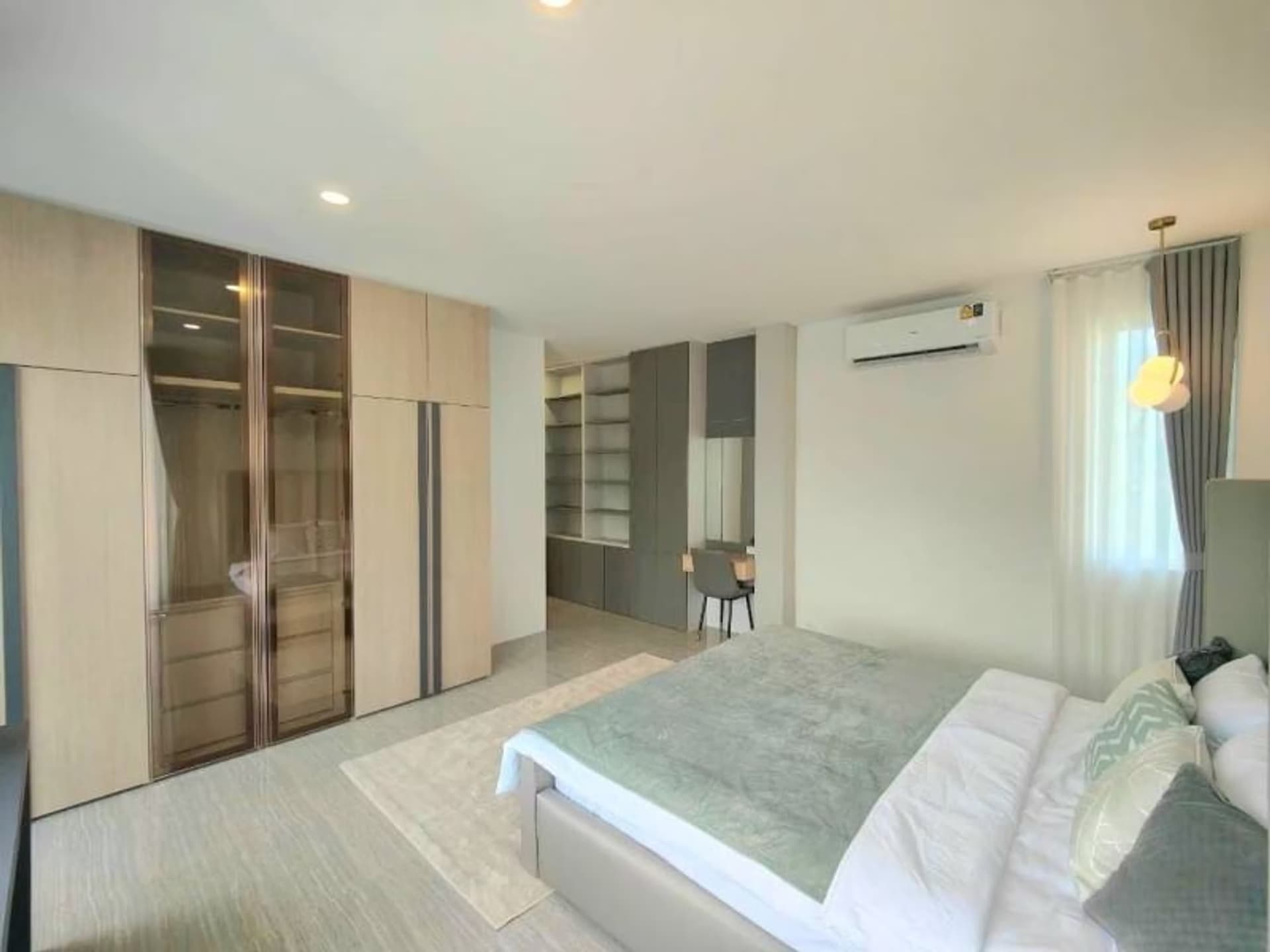 6 Bed House for Sale in San Kamphaeng District - Image 11